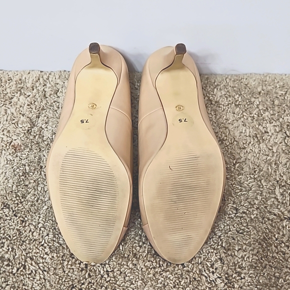 East 5th Beige Nude Faux Leather Round Toe Pump Heels Slip On Womens Size 7.5 - Picture 7 of 10